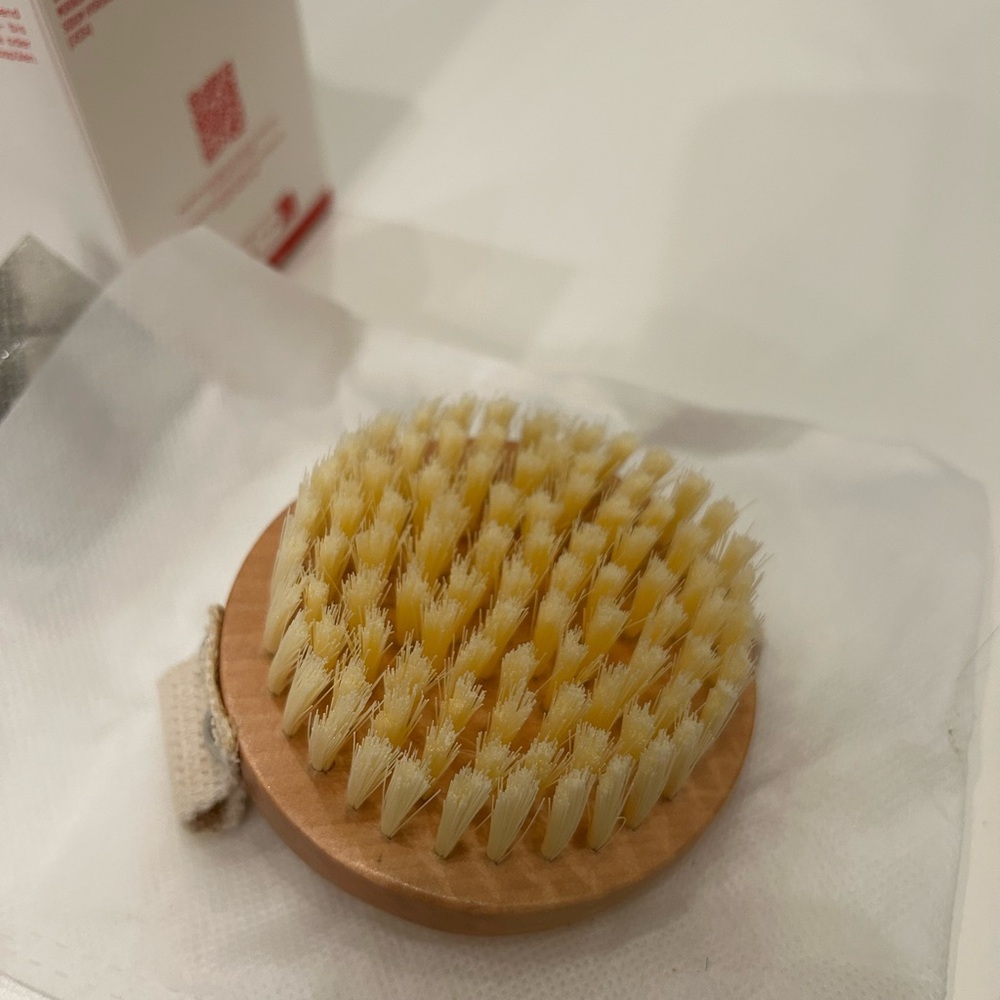 Brand New Clarins Exfoliating Body Scrub and Brush (sealed) - Picture 5 of 6